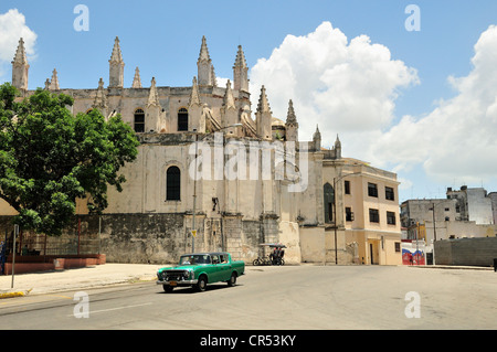 Oldtimer in der Nähe von Museo De La Revolución oder Revolution Museum, Havanna, Kuba, Caribbean Stockfoto