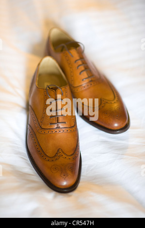 ein paar neue Mens Brogue Schuhe in braun Stockfoto