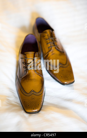 ein paar neue Mens Brogue Schuhe in braun Stockfoto