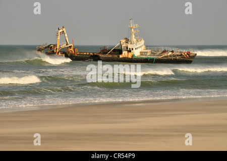 Schiffbruch auf der Skelettküste in Henties Bay, Namibia, Afrika Stockfoto