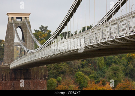 Brunels Clifton Aufhebung-Brücke von der Bristol-Seite die Avon-Schlucht im Herbst, mit Leighwoods im Hintergrund gesehen Stockfoto