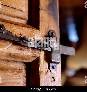 Provenzalischen Bauernhaus mit orientalischen Textilien, Möbeln und Gegenständen eingerichtet Stockfoto