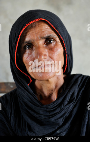 Porträt einer reifen Frau, Moza Sabgogat Dorf, Punjab, Pakistan, Asien Stockfoto