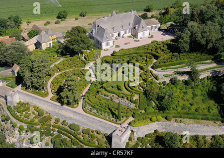 Frankreich, Dordogne, Perigord Noir, Vezac, Marqueyssac Gärten (Luftbild) Stockfoto