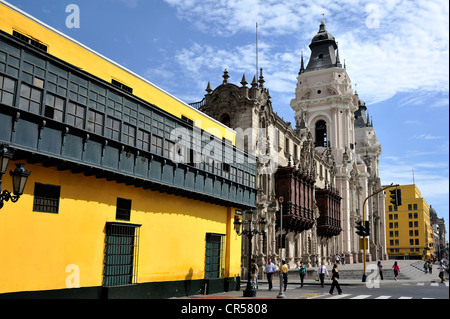 Kathedrale und Palast des Erzbischofs an der Plaza Mayor und Plaza de Armas, Lima, UNESCO World Heritage Site, Peru, Südamerika Stockfoto