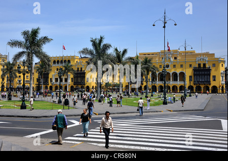 Rathaus an der Plaza Mayor und Plaza de Armas, Lima, UNESCO World Heritage Site, Peru, Südamerika Stockfoto