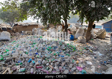 Müll stapelten sich in den Straßen von Allahabad, Uttar Pradesh, Indien, Asien Stockfoto