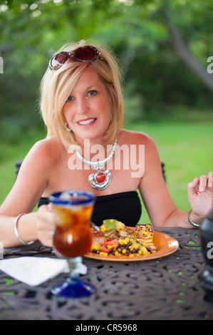 Amerikanische Familie Hinterhof Grill Stockfoto