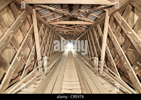 Elder ist überdachte Brücke in North East Georgia/USA. Stockfoto