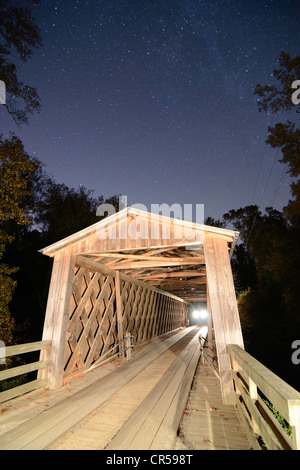 Elder ist überdachte Brücke in North East Georgia/USA. Stockfoto