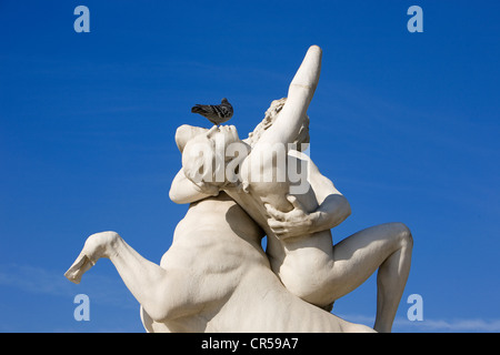Frankreich, Paris, Jardin des Tuileries, Statue von einem Zentauren Erfassung einer Nymphe von Sculpteur Laurent Honore Marqueste Stockfoto