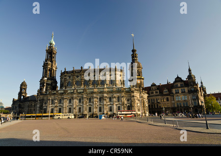 Katholische Hofkirche, katholische Kirche des königlichen Hofes von Sachsen, mit dem Dresdner Schloss neben, Dresden, Sachsen Stockfoto