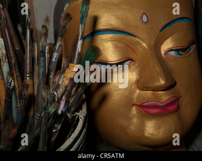 Verschiedene Bürsten für die Kunst des Thangka oder Thangka Malerei, Boudnath, Kathmandu, Nepal, Südasien Stockfoto