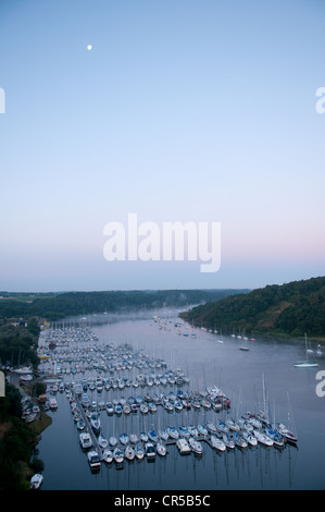 Frankreich, Morbihan, La Roche Bernard, la Vilaine-Fluss und den Hafen von La Roche Bernard Stockfoto