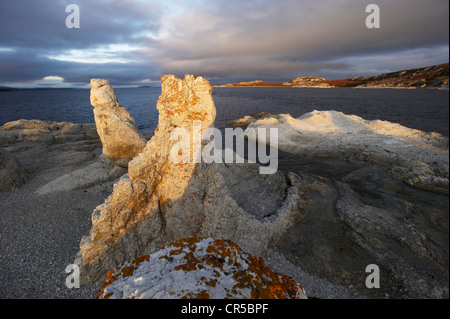 Norwegen, Lappland, Finnmark County, Lakselv, Billefjord Halbinsel, Trollholmsundet Website, Erosion auf Dolomiten Stockfoto