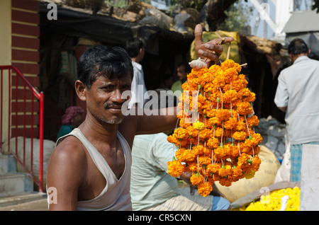 Anbieter auf dem 125 Jahre Kolkata Blumenmarkt, Ost-Indien der größte Blumenmarkt, West Bengalen, Indien, Asien Stockfoto