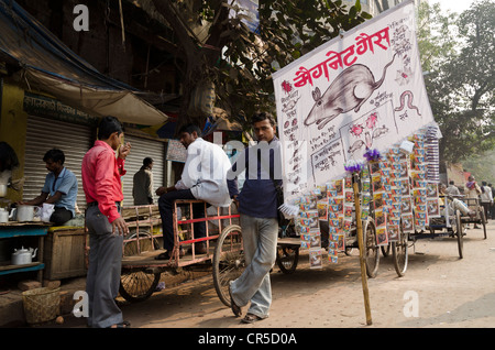 Straßenhändler verkaufen Ratte vergiften, Kolkata, Westbengalen, Indien, Asien Stockfoto