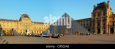 Frankreich, Paris, das Museum und die Pyramide des Louvre vom Architekten Ieoh Ming Pei Stockfoto