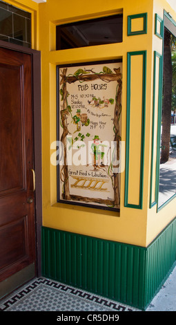 Irish Pub Schild am Meg O'Malley in der historischen Innenstadt von Melbourne, Florida Stockfoto