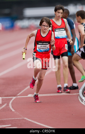 Island Express Track Club im Wettbewerb in der Youth Boys 4x400m Staffel bei NYC Grand Prix 2012 Stockfoto