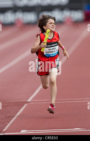 Island Express Track Club im Wettbewerb in der Youth Boys 4x400m Staffel bei NYC Grand Prix 2012 Stockfoto