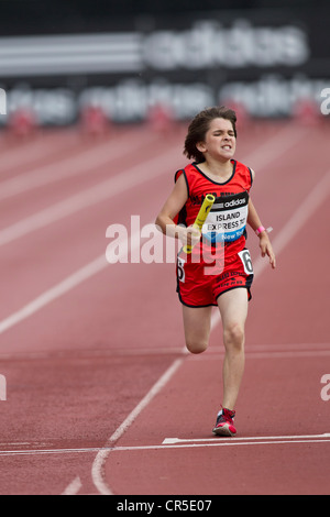 Island Express Track Club im Wettbewerb in der Youth Boys 4x400m Staffel bei NYC Grand Prix 2012 Stockfoto