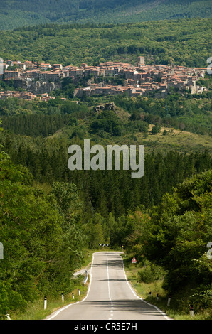 Italien, Toskana, in der Nähe von Chiusi, Monte Amiata, Straße nach Santa Fiora Stockfoto