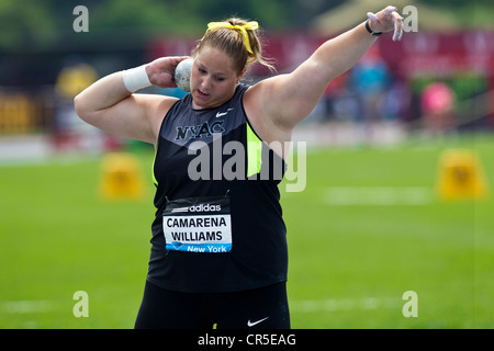 Jillian Camarena-Williams (USA) im Wettbewerb im Kugelstoßen der Frauen in New York City Grand Prix 2012, Stockfoto