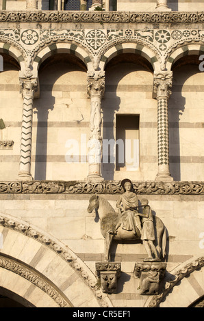 Italien, Toskana, Lucca, Duomo di San Martino (St Martin Cathedral) mit romanischen Stil Stockfoto