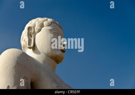 Statue von Lord Gomateshwara, der höchste monolithische Statue der Welt gewidmet Lord Bahubali, geschnitzt aus einem einzigen Stockfoto