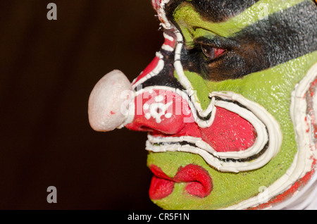 Die Zusammensetzung des Kathakali gesuchten Zeichens Ravana angewendet wird, Perattil, Kerala, Indien, Asien Stockfoto