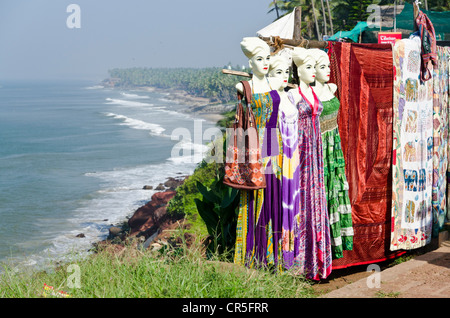 Souvenir-Shop für westliche Touristen über den Strand von Varkala, Kerala, Indien, Asien Stockfoto