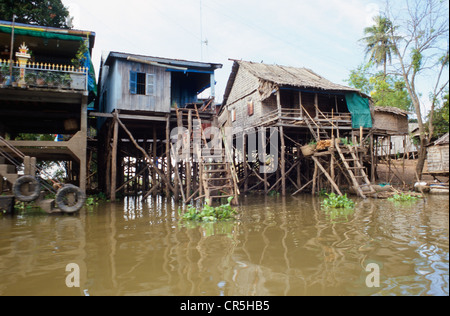 Schwimmendes Dorf auf dem Tonle Sap Fluss, Kampong Chhnang, Kambodscha, Südost-Asien Stockfoto