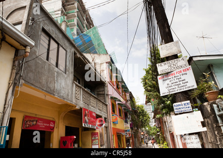 Zimmer zu vermieten-Plakate in einer Seitenstraße. Cebu City, Cebu, Visayas, Philippinen. Stockfoto