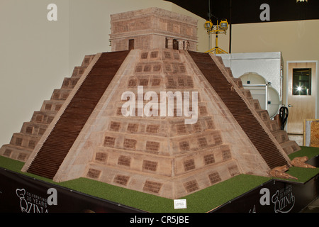 Guinness-Weltrekord für die größte Schokolade Skulptur.  Eine alte Maya-Tempel Stockfoto