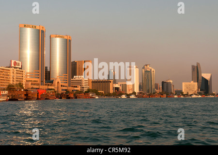 Elk206-2043 Vereinigte Arabische Emirate, Dubai, Deira Skyline in Dubai Creek mit Deira Twin Towers Stockfoto