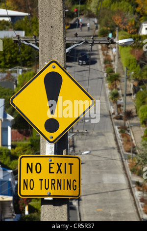 Warnschild, Baldwin Street (steilste Straße der Welt), Dunedin, Südinsel, Neuseeland Stockfoto