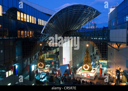 Japan, Insel Honshu, Kinki Region, Stadt Kyoto, Kyoto Bahnhof, 1997, mit beeindruckenden zeitgenössischen eingeweiht Stockfoto