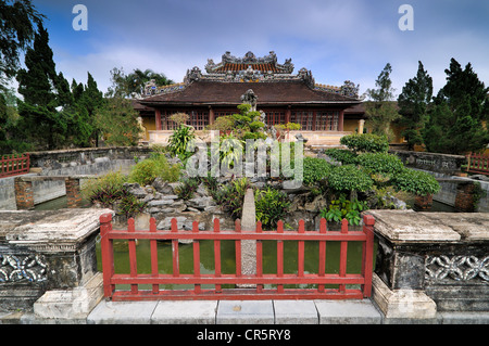 Bonsai-Garten vor der Bibliothek in der Zitadelle, Mandarin Hallen, Hoang Thanh Kaiserpalast, Verbotene Stadt, Hue Stockfoto