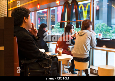 Japan, Insel Honshu, Tokio, Akihabara Bezirk, Mac Donald's Stockfoto