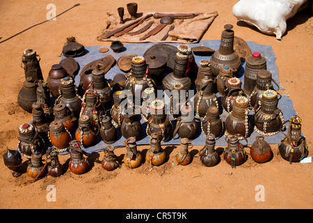 Kalebassen, Schlüssel der Ferne Markt der Banner Menschen, in der Nähe von Jinka, unteren Omo-Tal, Süd-Äthiopien, Afrika Stockfoto