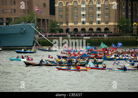 Königin Elizabeth II Diamond Jubilee Flottille Stockfoto