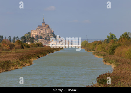 Frankreich, Manche, Bucht des Mont Saint Michel, Mont Saint Michel, UNESCO-Welterbe, den neuen Damm geschaffen, um effizient umgehen Stockfoto