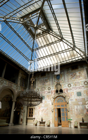 Italien, Toskana, in der Nähe von Florenz, Villa Medicea La Petraia, Medici-Villa, ehemalige Cortile (Innenhof) mit einem Glasdach geschlossen sein Stockfoto