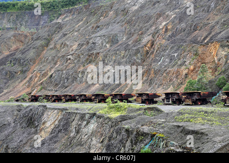 LKW in Kupfer Panguna-Mine, wurde 1989 durch Sabotage durch die Bougainville Revolutionary Army geschlossen. Papua-Neu-Guinea Stockfoto