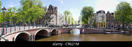 Panorama der Brücken und Kanäle in der Altstadt von Amsterdam Stockfoto