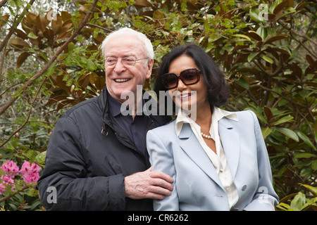 Schauspieler Michael Caine und seine Frau Shakira bei der RHS Chelsea Flower Show 2012 Stockfoto