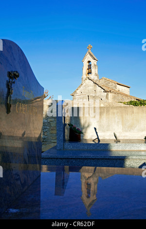 Frankreich, Vaucluse, Lubéron, Sankt Pantaleon, Kirche aus dem 12. Jahrhundert, Kapelle und Höhle Nekropole, Friedhof Stockfoto