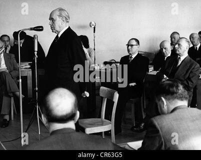 Kesselring, Albert 30.11.1885 - 16.7.1960, deutscher General, als Zeuge bei Simon Court Martial Prozess, Nürnberg, 29.8.1958, Stockfoto