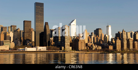 Vereinigte Staaten, New York City, Manhattan aus Queens, East River gesehen Stockfoto